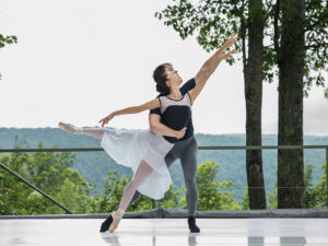 ballet counterpointe dancers
