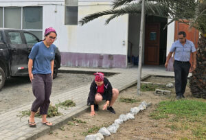 students serve at an orphanage in peru